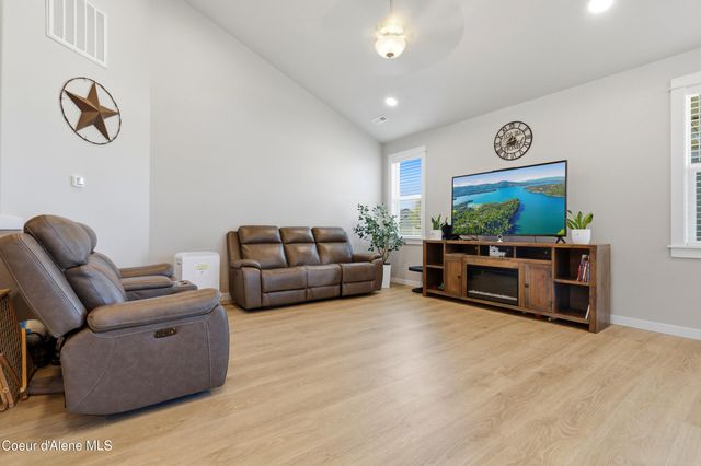 2450 W Victor Loop, Coeur D'alene, ID 83815