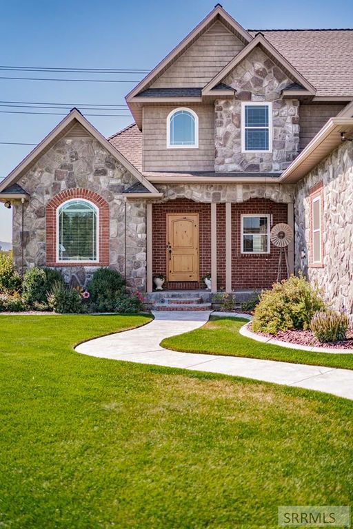 Image 2 of property listing at 1912 Lexington Avenue, Idaho Falls, ID 83404