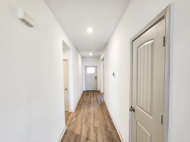 102 Fort Clark Springs LN, Hutto, TX 78634