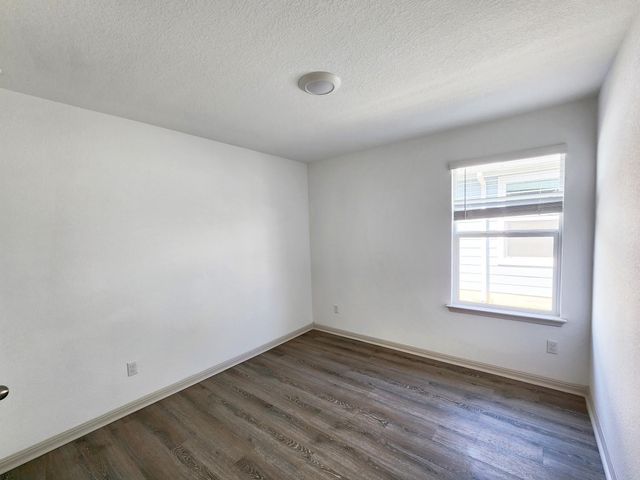 102 Fort Clark Springs LN, Hutto, TX 78634