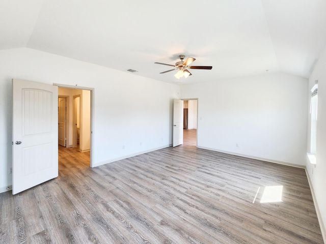 102 Fort Clark Springs LN, Hutto, TX 78634