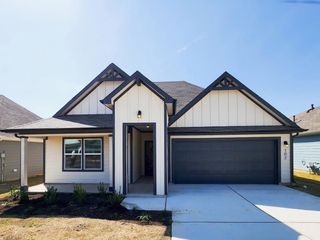 102 Fort Clark Springs LN, Hutto, TX 78634
