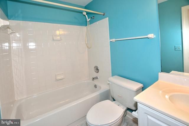 3726 HUNTLEY MEADOWS LN, Alexandria, VA 22306