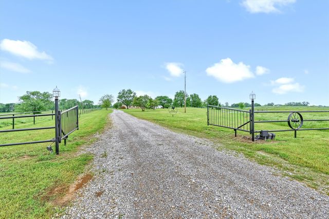 10142 W FM 1753, Savoy, TX 75479