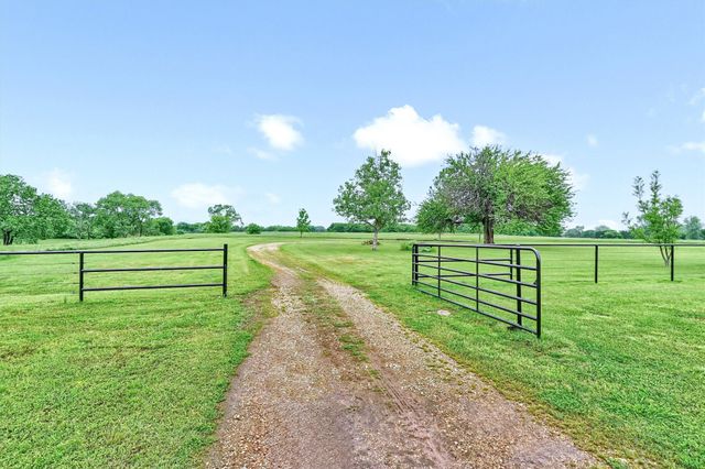 10142 W FM 1753, Savoy, TX 75479