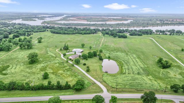 10142 W FM 1753, Savoy, TX 75479