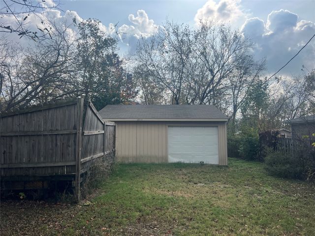 6102 Live Oak Street, Greenville, TX 75402