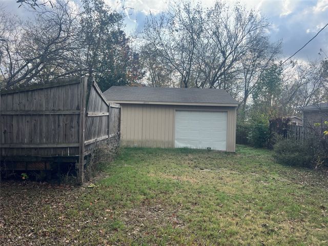 6102 Live Oak Street, Greenville, TX 75402