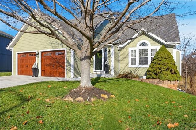 11910 N Charlotte Street, Kansas City, MO 64155