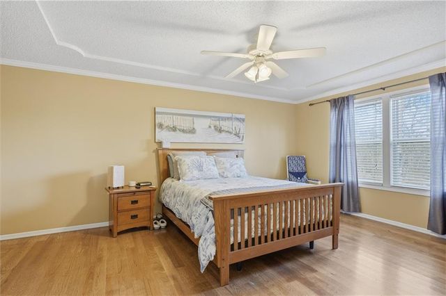 11910 N Charlotte Street, Kansas City, MO 64155