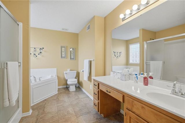 11910 N Charlotte Street, Kansas City, MO 64155