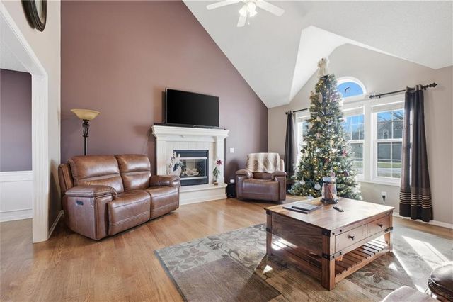 11910 N Charlotte Street, Kansas City, MO 64155