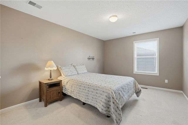 11910 N Charlotte Street, Kansas City, MO 64155