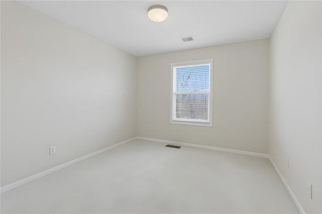 11910 N Charlotte Street, Kansas City, MO 64155