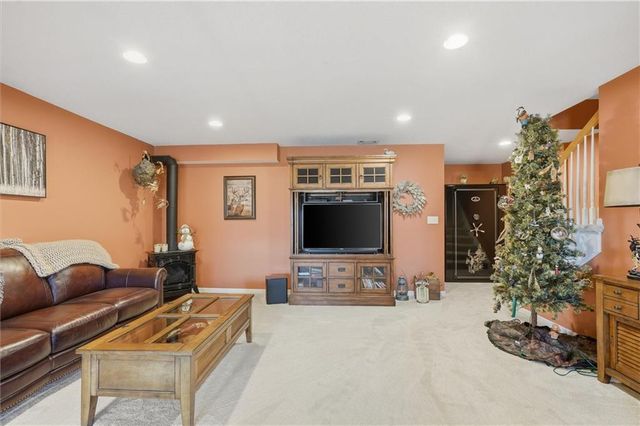 11910 N Charlotte Street, Kansas City, MO 64155