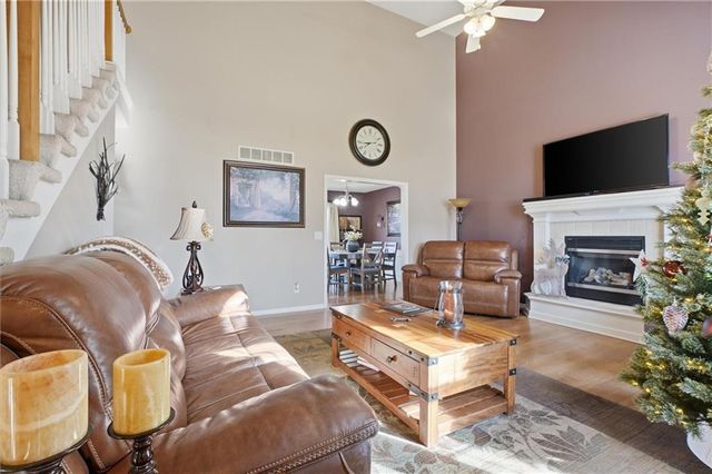 11910 N Charlotte Street, Kansas City, MO 64155