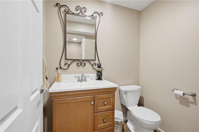 11910 N Charlotte Street, Kansas City, MO 64155