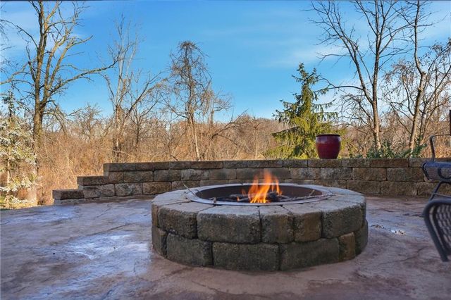 11910 N Charlotte Street, Kansas City, MO 64155