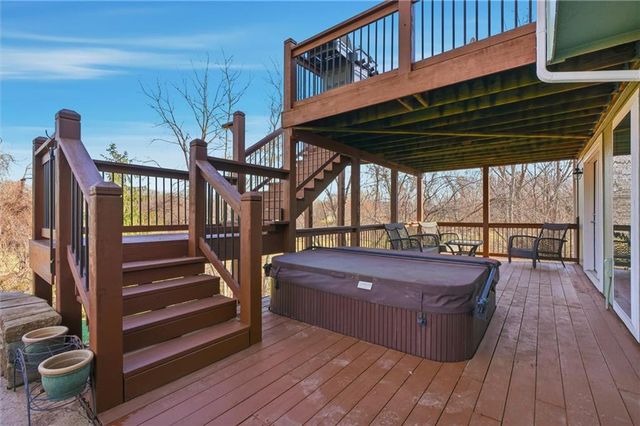 11910 N Charlotte Street, Kansas City, MO 64155