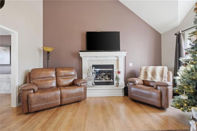 11910 N Charlotte Street, Kansas City, MO 64155