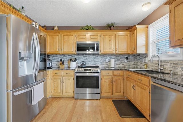 11910 N Charlotte Street, Kansas City, MO 64155