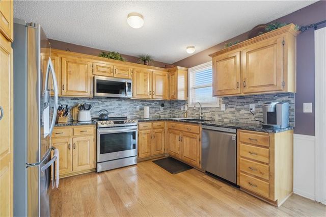 11910 N Charlotte Street, Kansas City, MO 64155