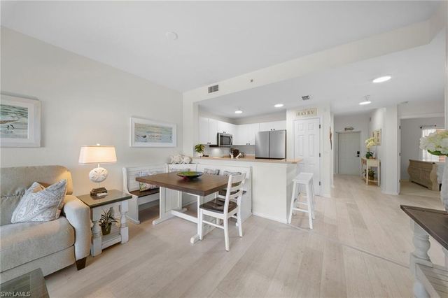 4455 Botanical Place CIR 305, Naples, FL 34112