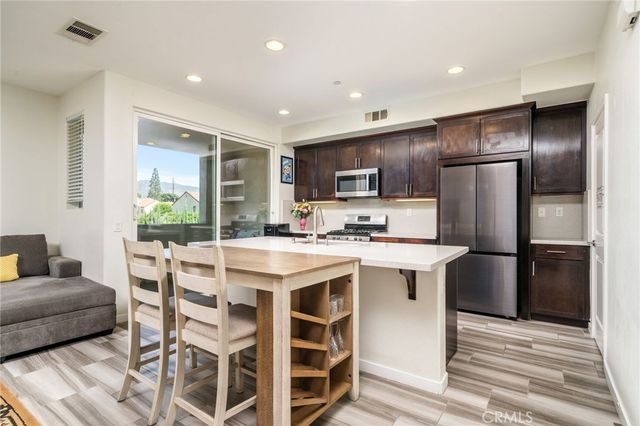 709 S Azusa Avenue B, Azusa, CA 91702