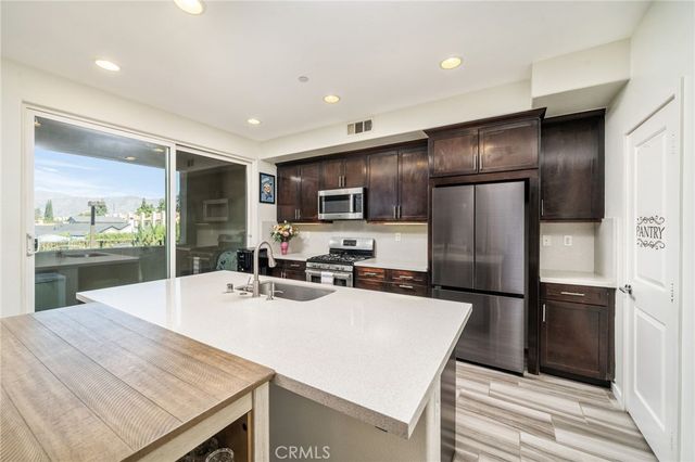709 S Azusa Avenue B, Azusa, CA 91702