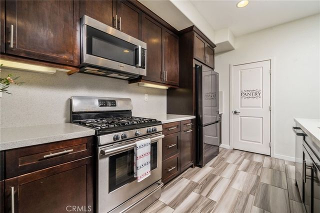 709 S Azusa Avenue B, Azusa, CA 91702