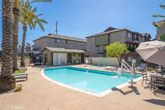 709 S Azusa Avenue B, Azusa, CA 91702