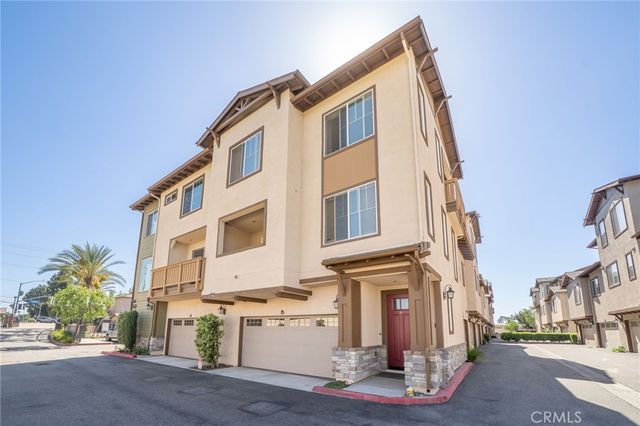 709 S Azusa Avenue B, Azusa, CA 91702