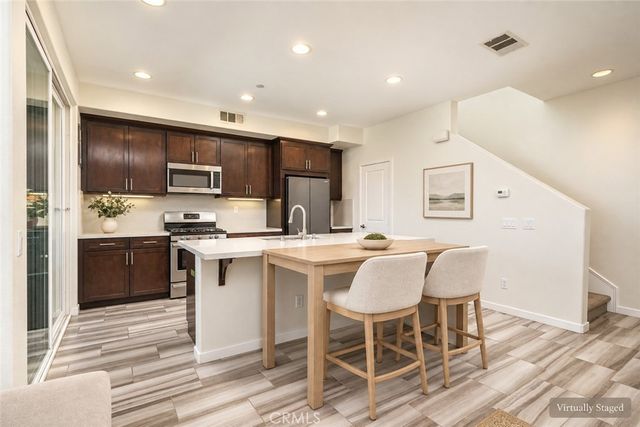 709 S Azusa Avenue B, Azusa, CA 91702