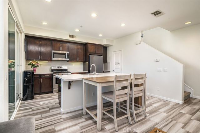 709 S Azusa Avenue B, Azusa, CA 91702