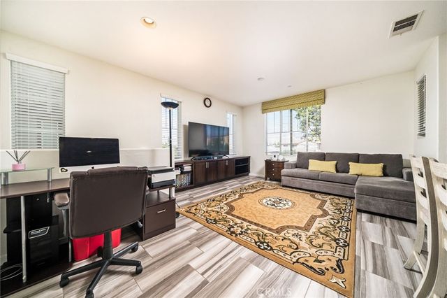 709 S Azusa Avenue B, Azusa, CA 91702
