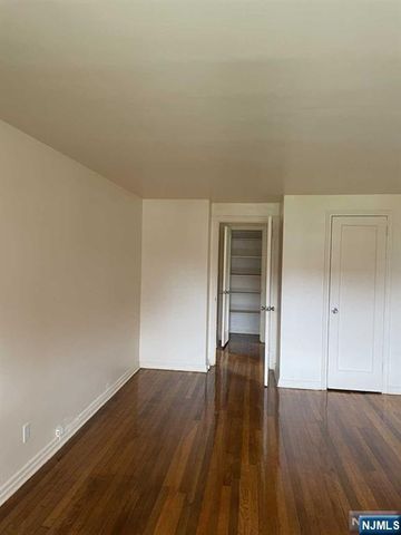 2 Mount Vernon Court, Maywood, NJ 07607