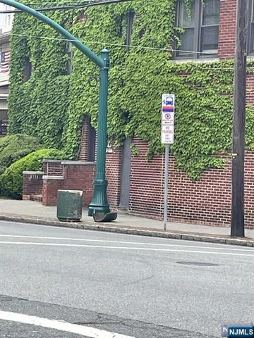 2 Mount Vernon Court, Maywood, NJ 07607