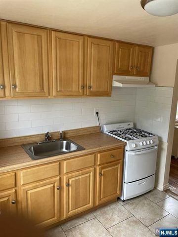 2 Mount Vernon Court, Maywood, NJ 07607