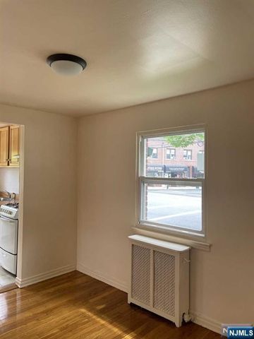 2 Mount Vernon Court, Maywood, NJ 07607