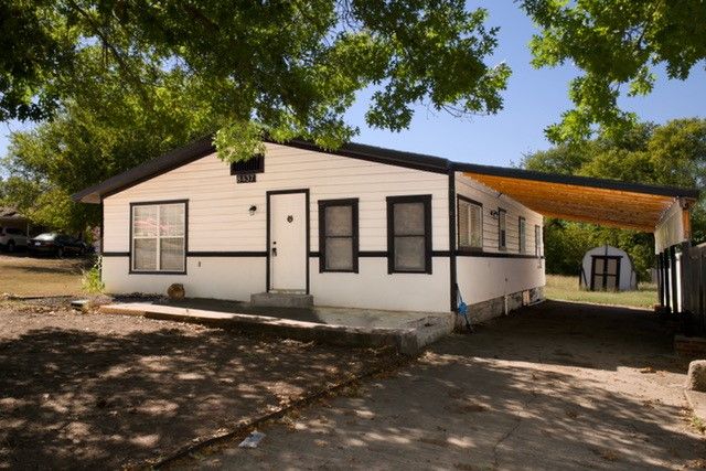 8437 Redonda Street, White Settlement, TX 76108