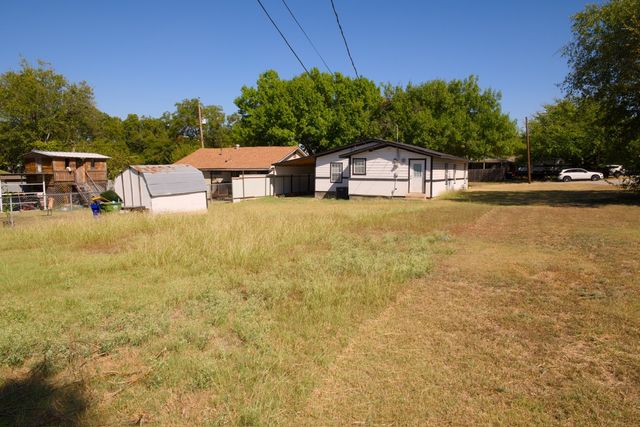 8437 Redonda Street, White Settlement, TX 76108