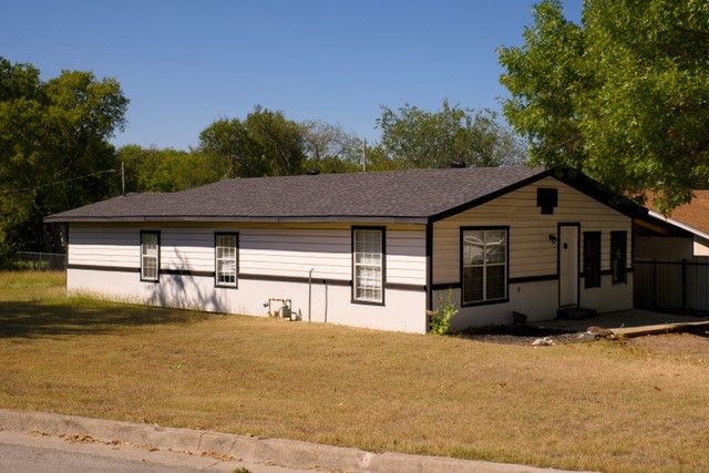 8437 Redonda Street, White Settlement, TX 76108