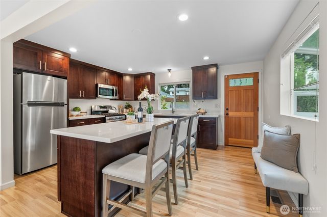 23330 E Echo Lake Road, Snohomish, WA 98296