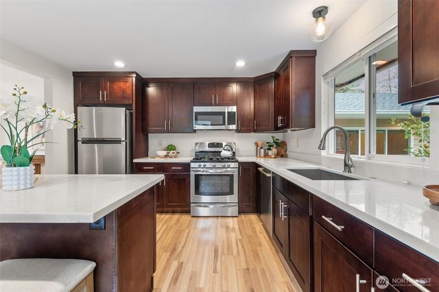 23330 E Echo Lake Road, Snohomish, WA 98296
