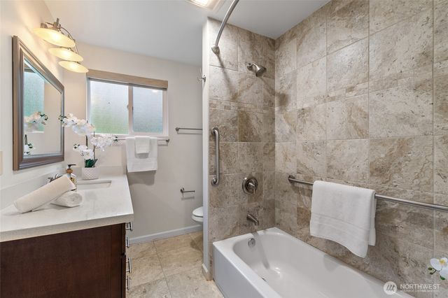 23330 E Echo Lake Road, Snohomish, WA 98296
