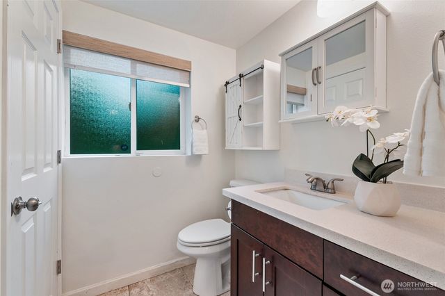 23330 E Echo Lake Road, Snohomish, WA 98296