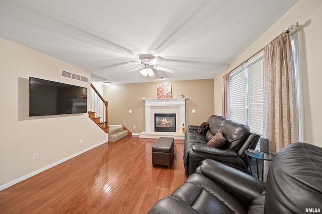 2012 STREAMSIDE Drive, Bettendorf, IA 52722