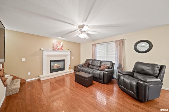 2012 STREAMSIDE Drive, Bettendorf, IA 52722