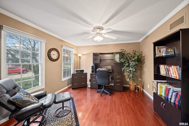 2012 STREAMSIDE Drive, Bettendorf, IA 52722