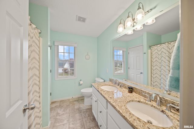 2012 STREAMSIDE Drive, Bettendorf, IA 52722